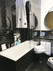 SoLebIch-Apartment-imm-cologne-2019-Vestiaire-Badezimmer