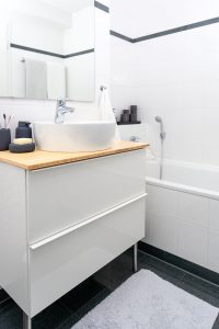 kleines Badezimmer neu gestalten Badunterschrank Godmorgon von Ikea Badewann