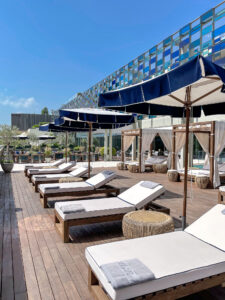 Eden-Reserve-Luxury-Resort-Gardasee-Boutique-Hotel-Matteo-Thun-Poolterrasse-1