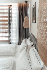 Eden-Reserve-Luxury-Resort-Gardasee-Landmark-II_Penthouse-Villa-Apartment-Guest Room-Bett-Detail