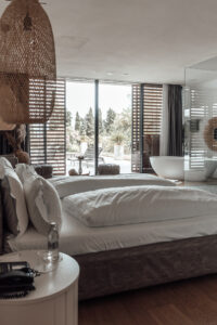 Eden-Reserve-Luxury-Resort-Gardasee-Landmark-II_Penthouse-Villa-Apartment-Master Bedroom