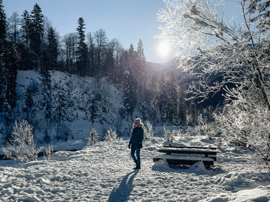 Winterwandern-Winterwanderung-Wildbad-Kreuth-Siebenhüttenalm-Kleine-Wolfsschlucht-Winterlandschaft-Schnee-Sonne-Winter-Wonderland-Mangfallgebirge-living.elements