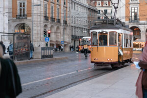 Lissabon-Praca-do-Comercio-Baixa-Electrico-Strassenbahn-livingelements