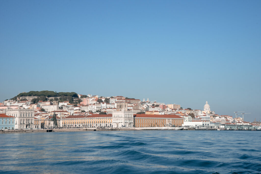 Lissabon-Tejo-Stadtansicht-Panorama-Bootstour-livingelements