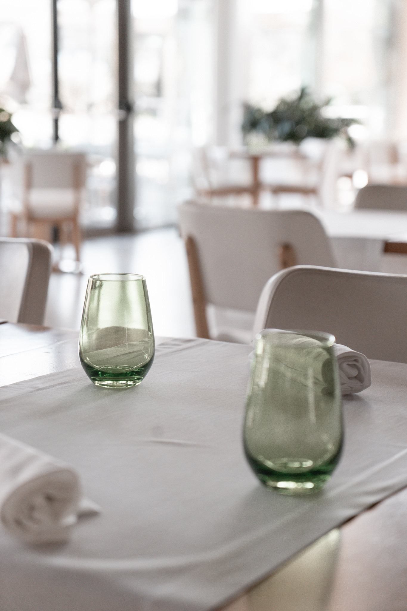 Martinhal Cascais-Restaurant-O Terraco-Details-Tische-Gläser-livingelements