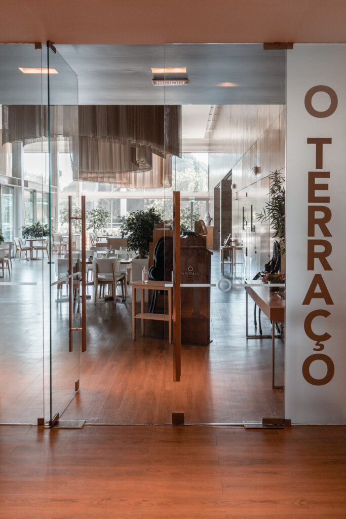 Martinhal Cascais-Restaurant-O Terraco-Eingang-livingelements