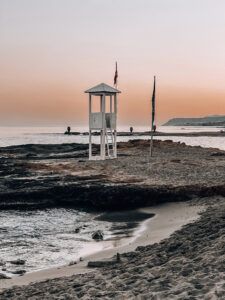 living.elements-Cretan-Malia-Park-Hotel-Kreta-Strand-Malia-Rettungsschwimmerturm-Sonnenuntergang