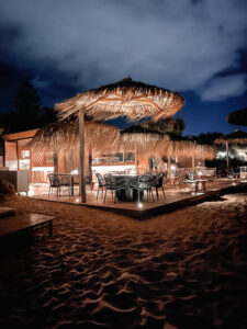 living.elements-Cretan-Malia-Park-Hotel-Kreta-Beach-Shack-nachts