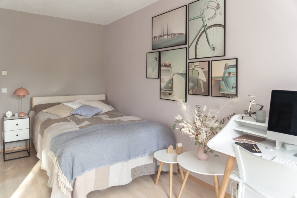 livingelements-rosa-Wand-nachher-Schreibtisch-Bett