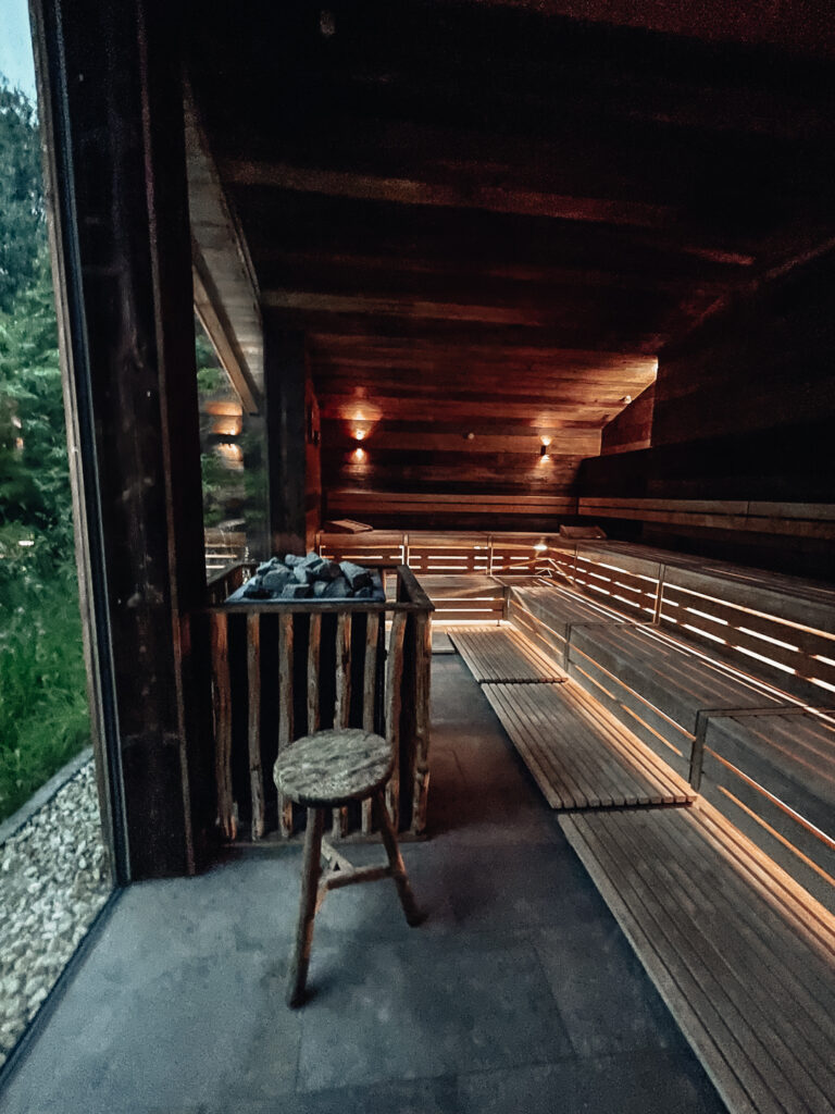 livingelements-hotel-rehlegg-aussen-blockhaus-sauna
