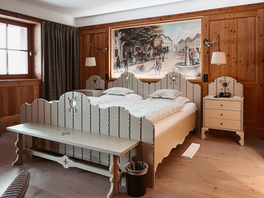 livingelements-post-lech-hotel-gasthof-arlberg-herzogsuite-schlafzimmer