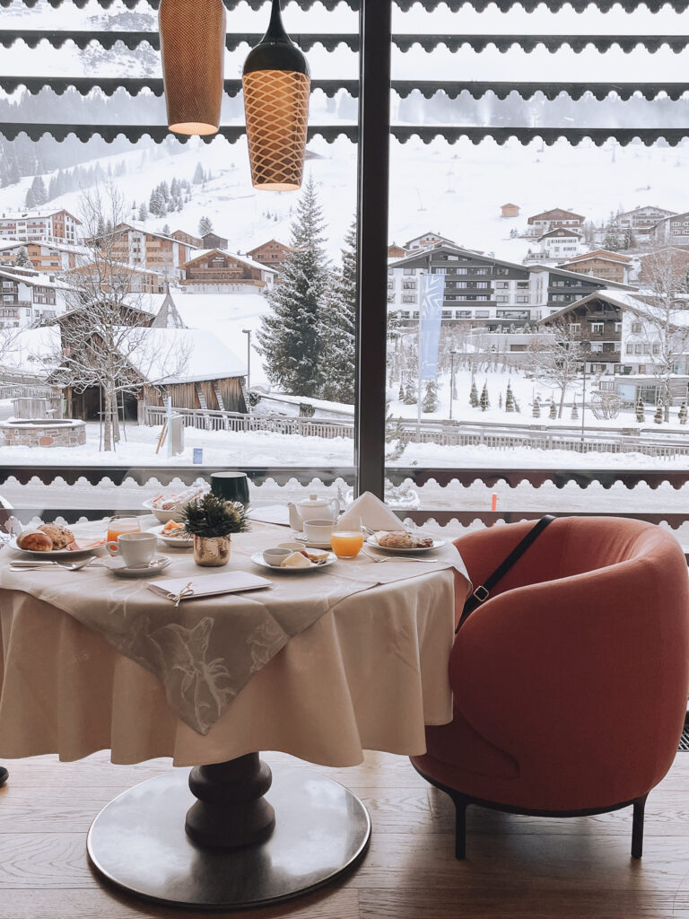 livingelements-post-lech-hotel-gasthof-arlberg-panoramarestaurant-postblick-fruestueck
