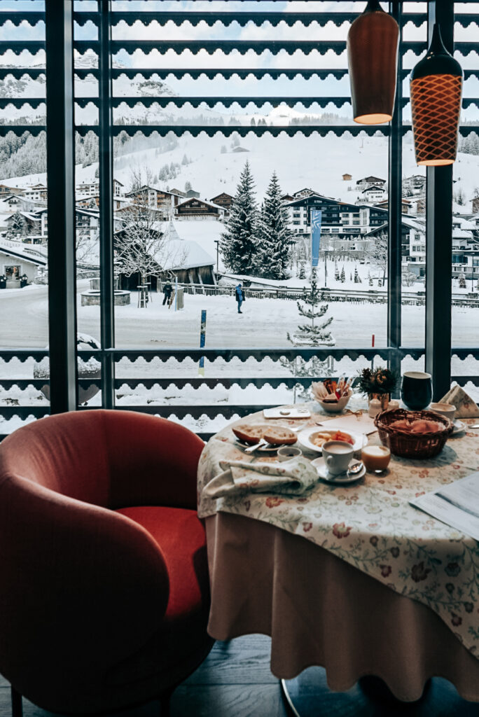 livingelements-post-lech-hotel-gasthof-arlberg-panoramarestaurant-postblick-fruestueck