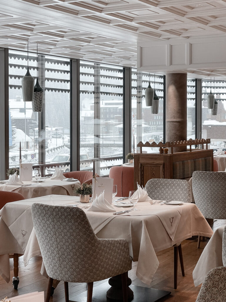 livingelements-post-lech-hotel-gasthof-arlberg-panoramarestaurant-postblick
