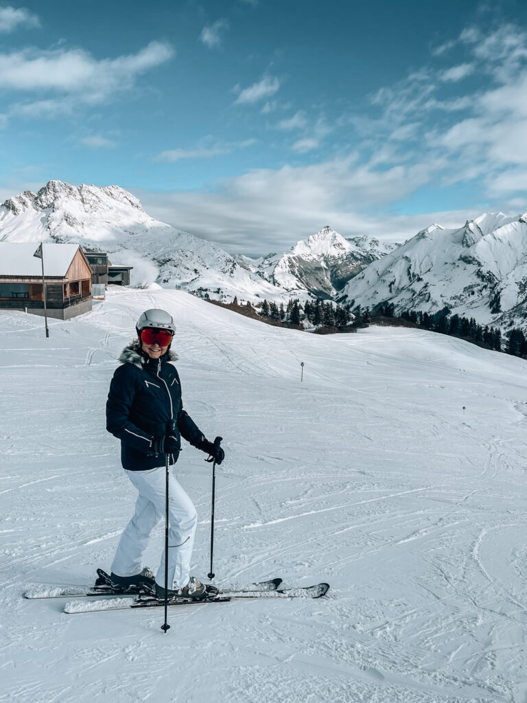 livingelements-lech-ski-arlberg-skigebiet-skifahren-bergpanorama