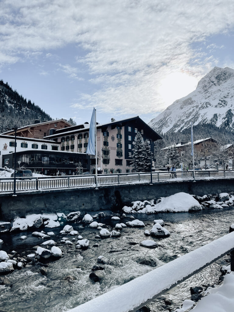 livingelements-post-lech-hotel-gasthof-arlberg-blick-vom-bach