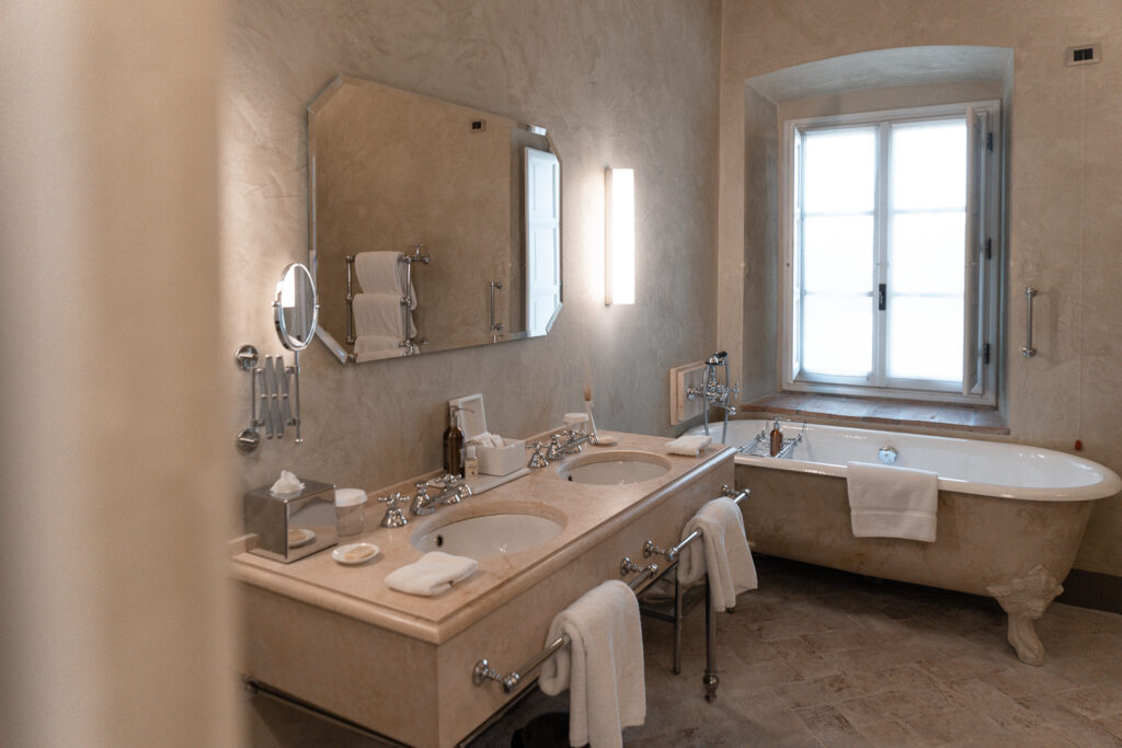 livingelements-como-castello-del-nero-tavarnelle-room-badezimmer