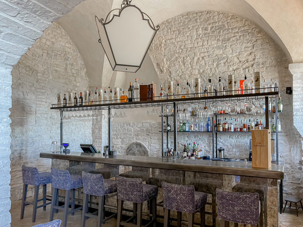 livingelements-como-castello-del-nero-toskana-bar