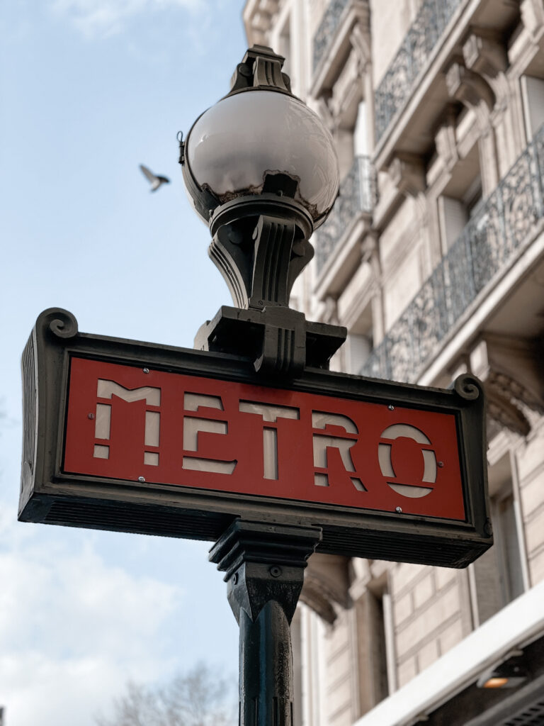 living-elements-paris-metro-schild
