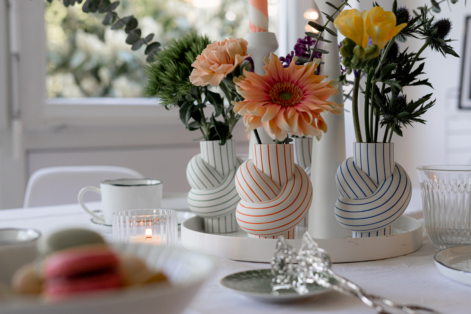 Kleine Vasen, große Wirkung – Die perfekte Tischdekoration
