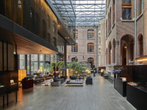 Hotel_Conservatorium_Amsterdam_lounge_view