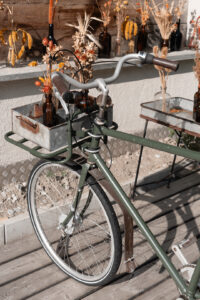 livingelements-cervo-zermatt-terrasse-deko-fahrrad