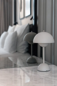 livingelements-the-amauris-vienna-wien-double-deluxe-room-detail-lampe