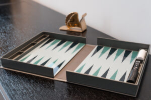 livingelements-the-amauris-vienna-wien-double-deluxe-room-backgammon