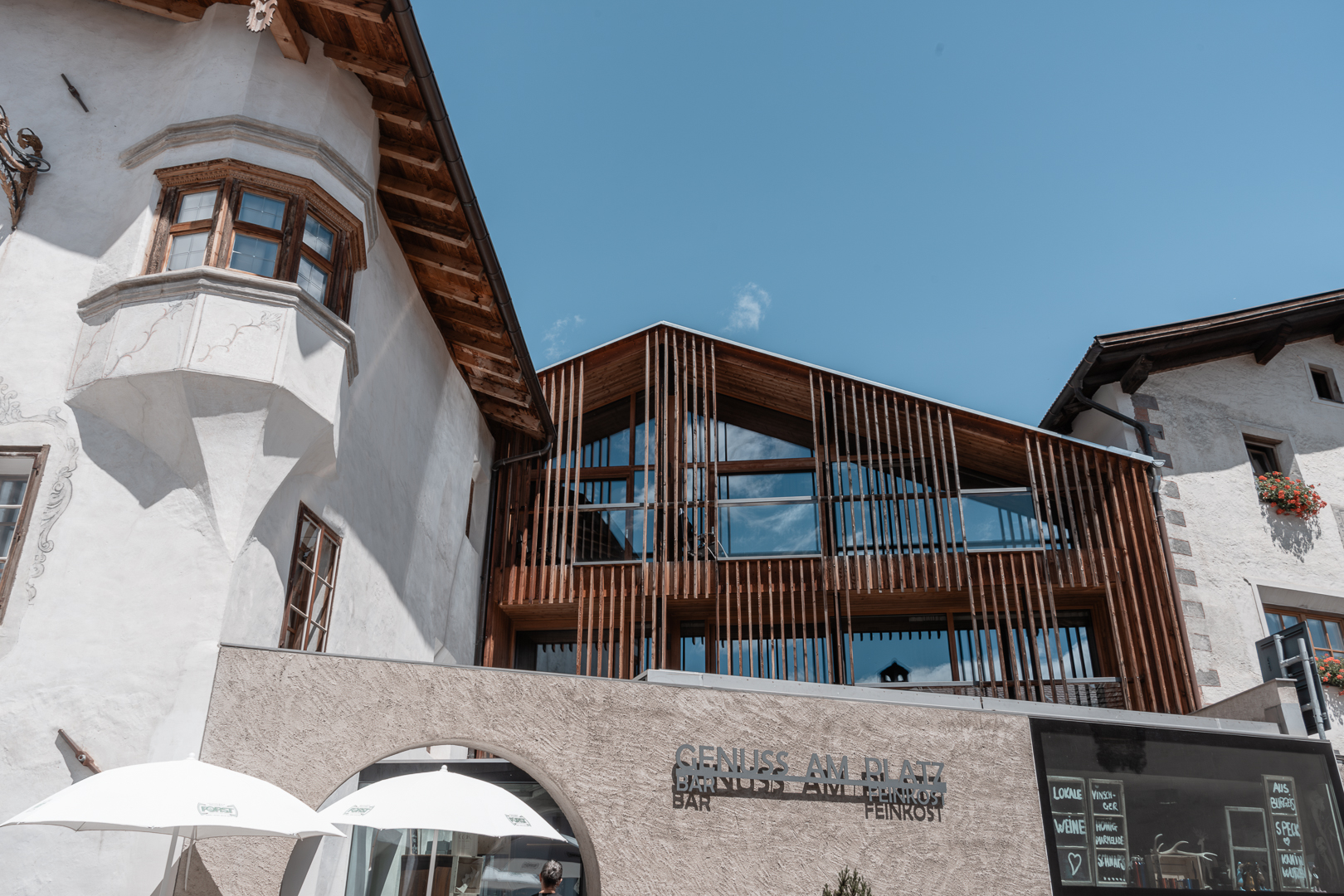 living.elements-designhotel-suedtirol-weisses-kreuz-ansitz-zum-loewen