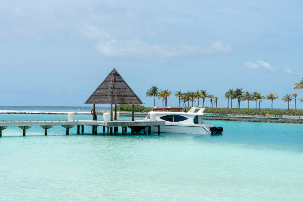 -living.elements-kuda-villingili-resort-malediven-jetty